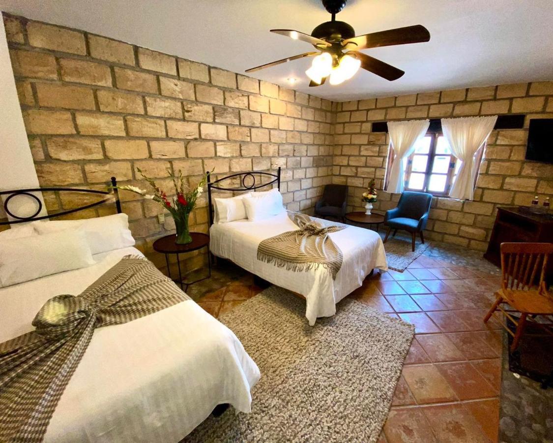 Hotel Mina Real Cedral Esterno foto