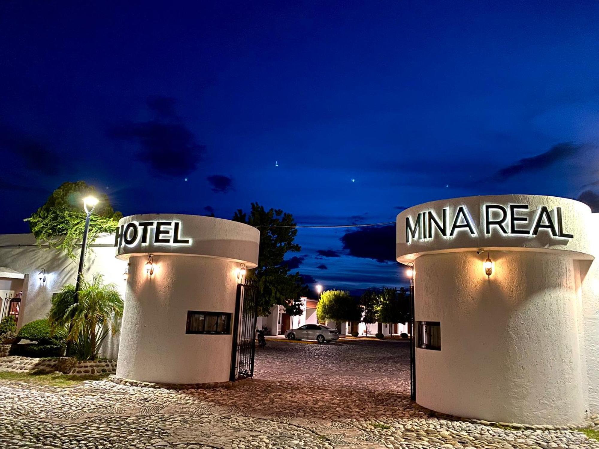 Hotel Mina Real Cedral Esterno foto